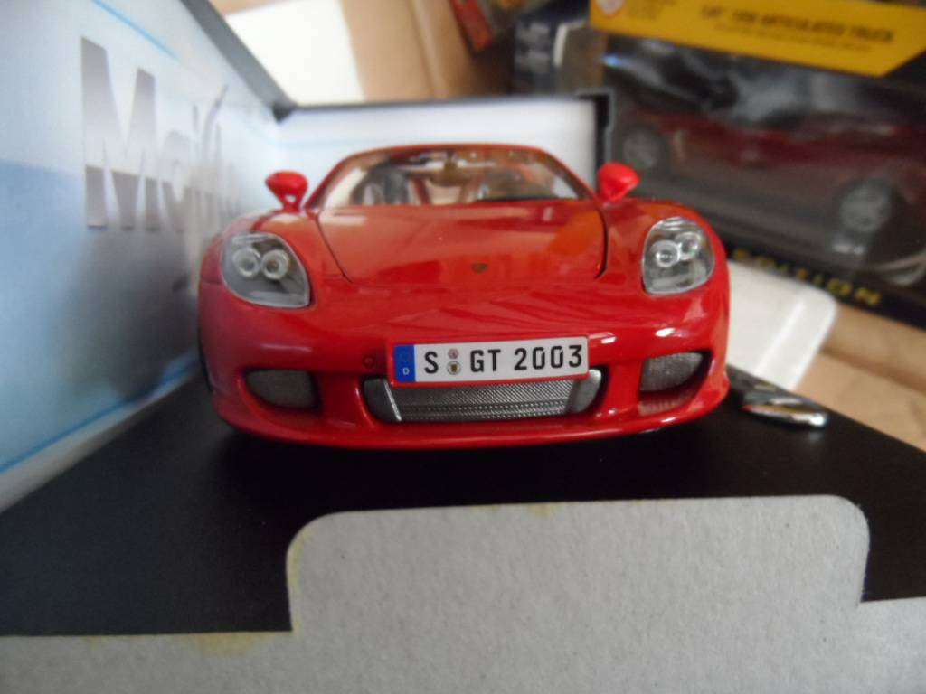Maisto premiere edition Porsche Carrera gt 1/18 SCALE  -NEW IN BOX-