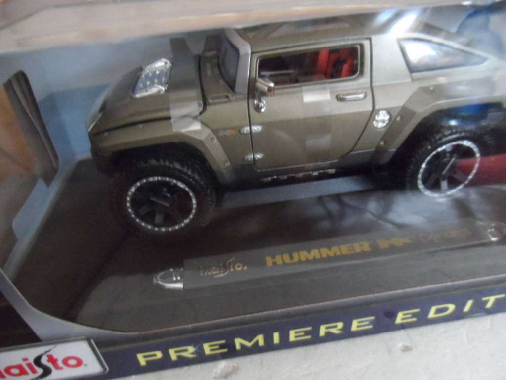 Maisto premiere hummer hx concept 1/18 scale- MINT BOXED.