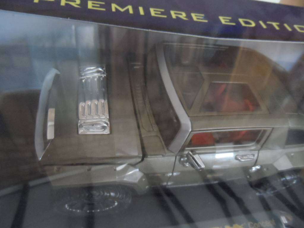 Maisto premiere hummer hx concept 1/18 scale- MINT BOXED.