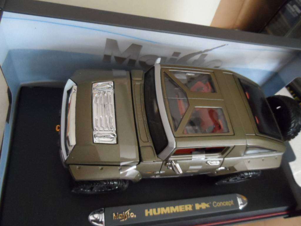Maisto premiere hummer hx concept 1/18 scale- MINT BOXED.