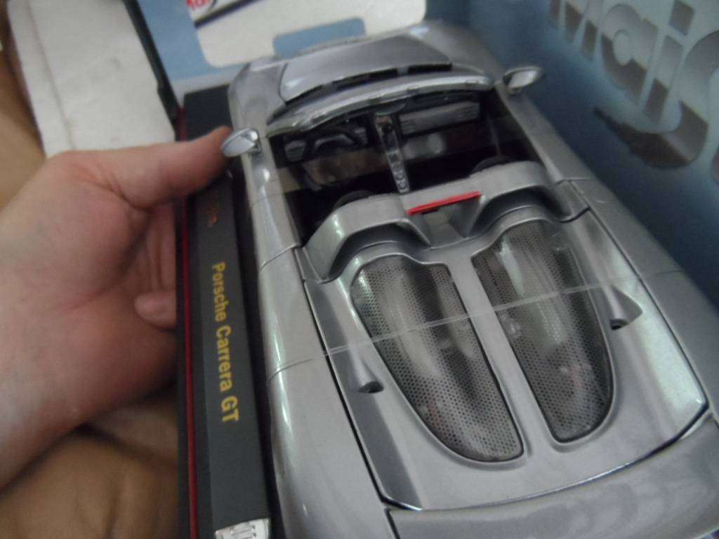 Maisto premiere edition Porsche Carrera gt 1/18 SCALE -silver -NEW IN BOX-