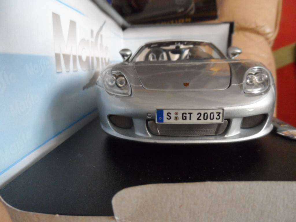 Maisto premiere edition Porsche Carrera gt 1/18 SCALE -silver -NEW IN BOX-