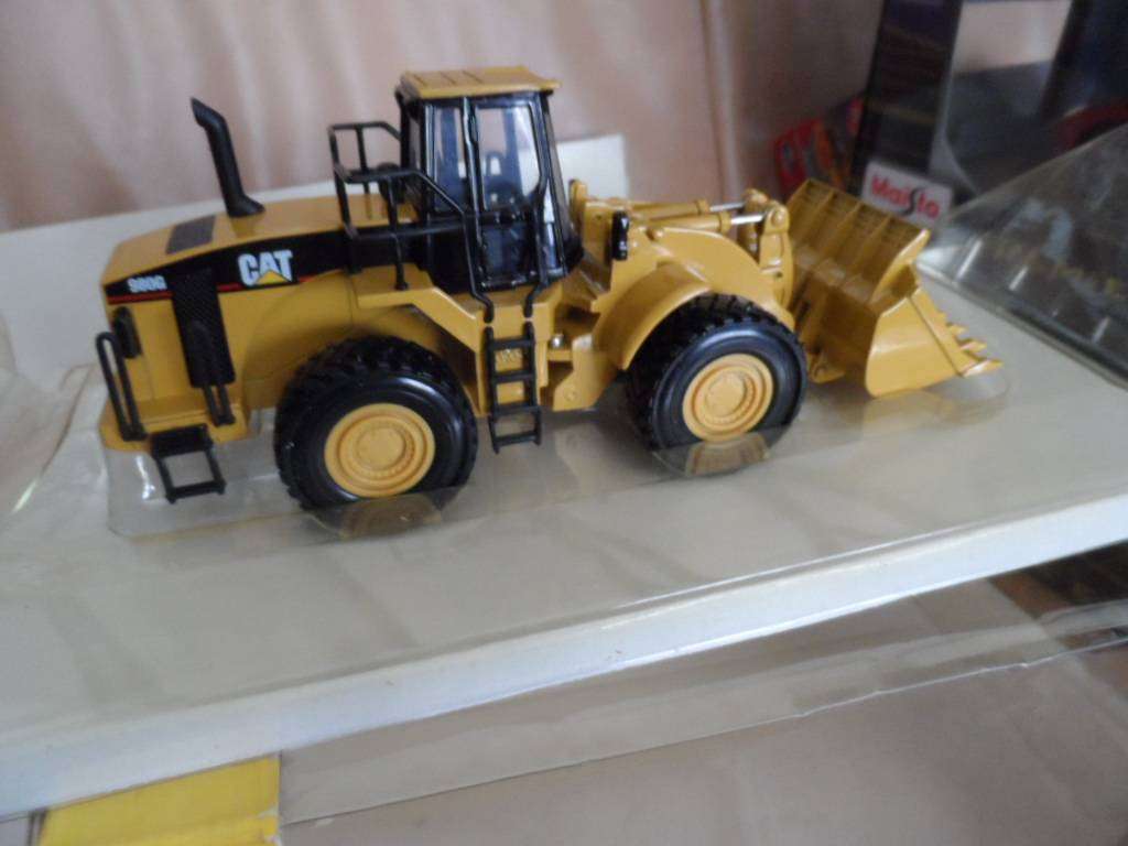 Norscot Caterpillar Cat 980G Wheel Loader 1/50 Scale Model Yellow Diecast- new In Box