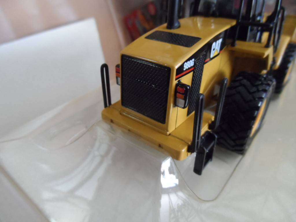 Norscot Caterpillar Cat 980G Wheel Loader 1/50 Scale Model Yellow Diecast- new In Box