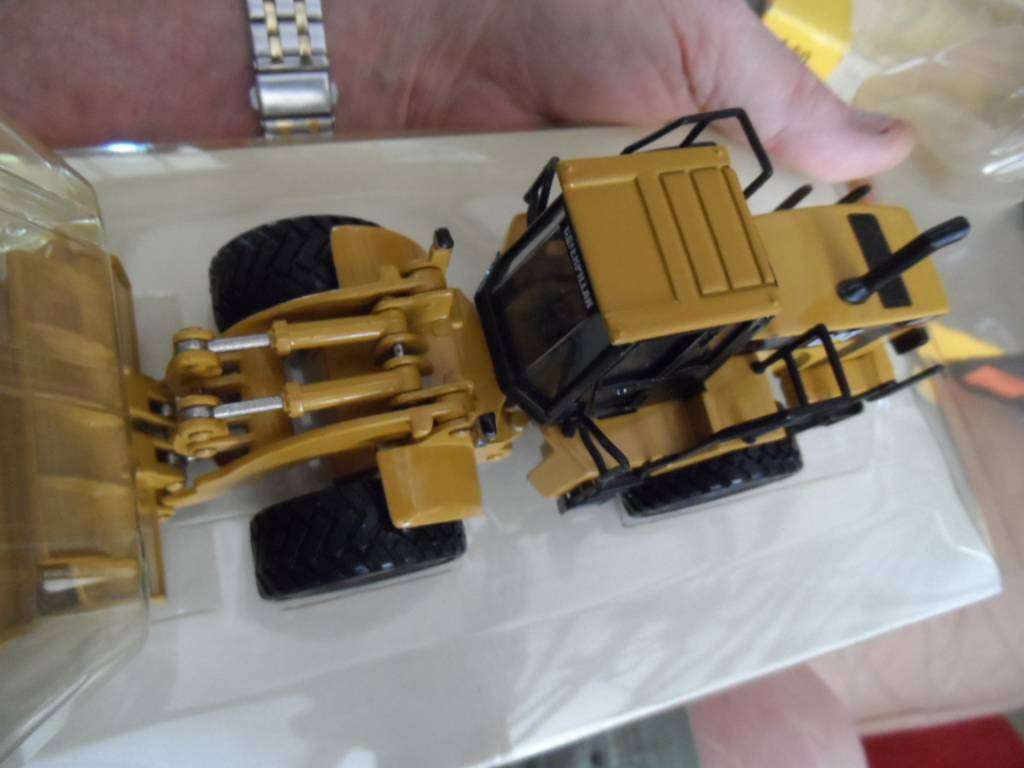 Norscot Caterpillar Cat 980G Wheel Loader 1/50 Scale Model Yellow Diecast- new In Box