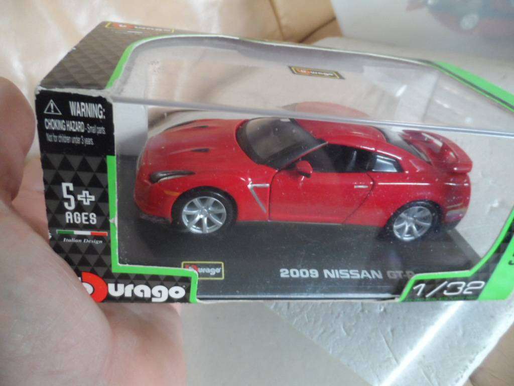 Burago 1/32 - Nissan Skyline GTR Red 2009  -[m23]