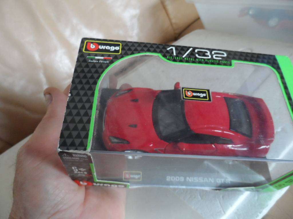 Burago 1/32 - Nissan Skyline GTR Red 2009  -[m23]