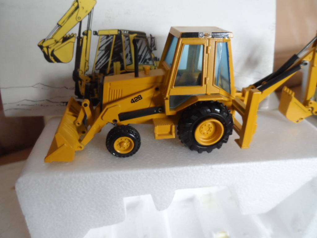 CAT 428 Backhoe Loader Art No. 2851 NZG Diecast Model 1:50- new in Box  [m88]