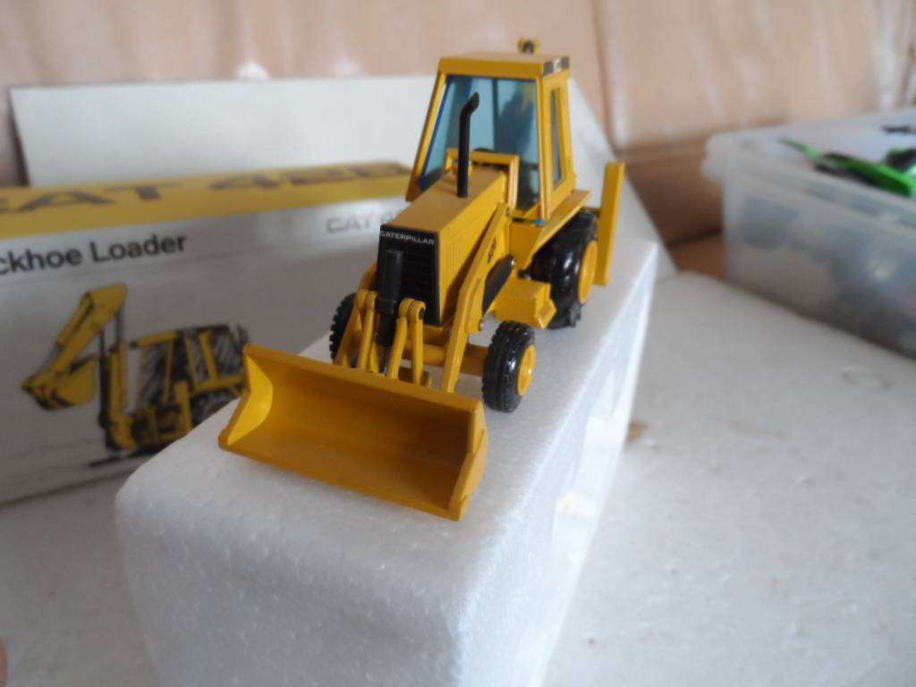 CAT 428 Backhoe Loader Art No. 2851 NZG Diecast Model 1:50- new in Box  [m88]