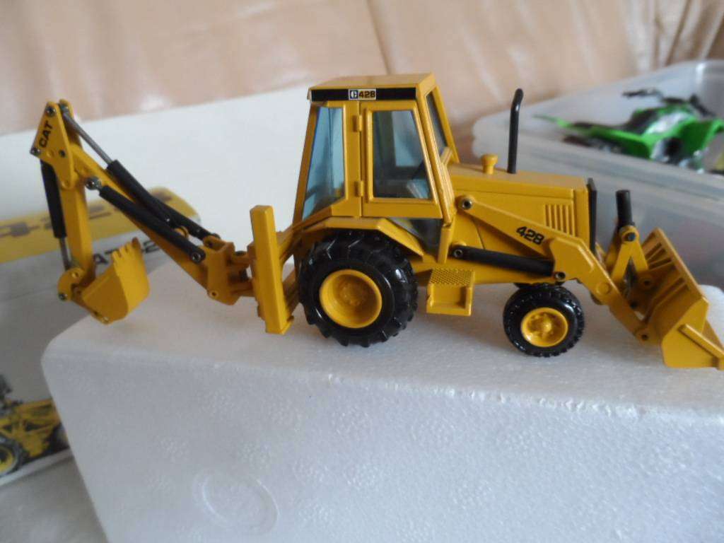 CAT 428 Backhoe Loader Art No. 2851 NZG Diecast Model 1:50- new in Box  [m88]