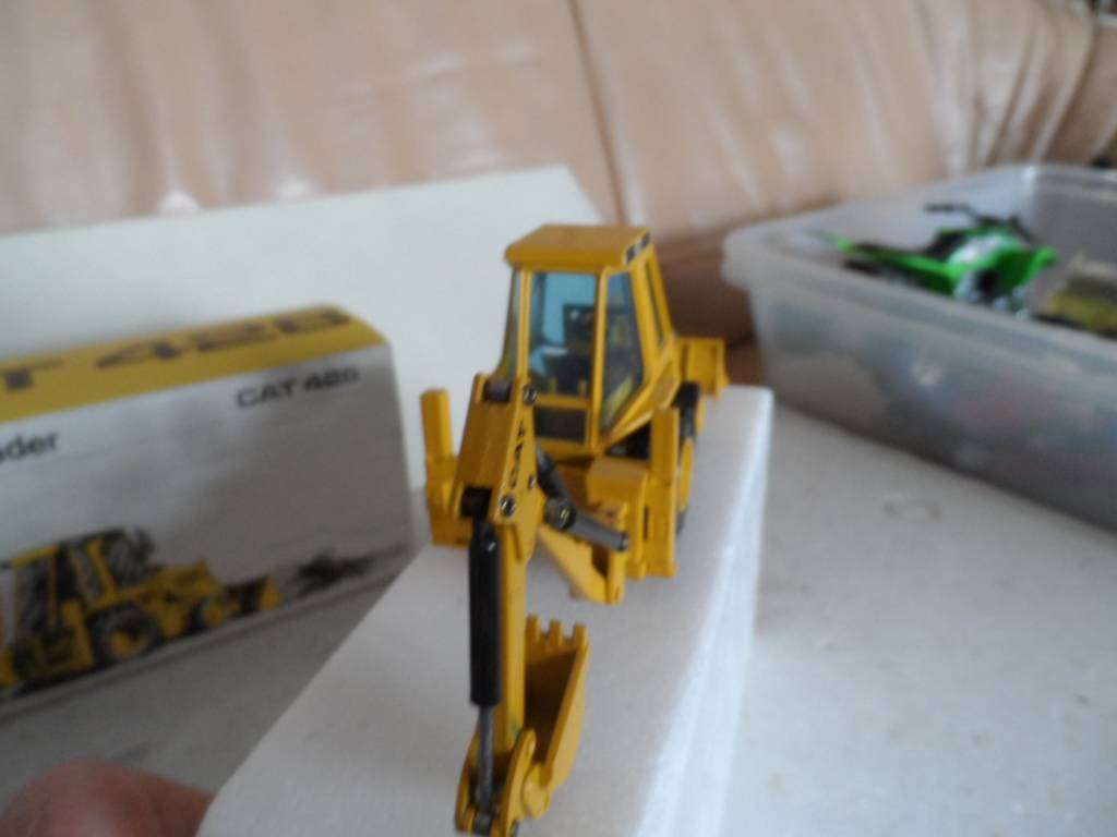 CAT 428 Backhoe Loader Art No. 2851 NZG Diecast Model 1:50- new in Box  [m88]