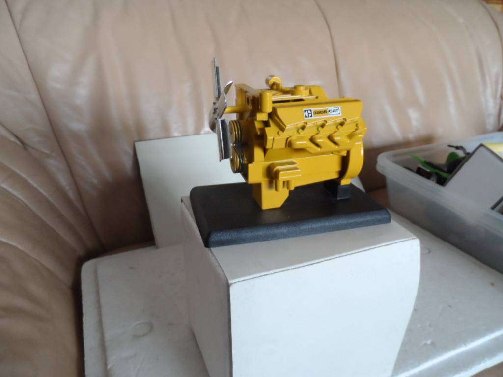 NZG 183 caterpillar engine 1/10 diecast model