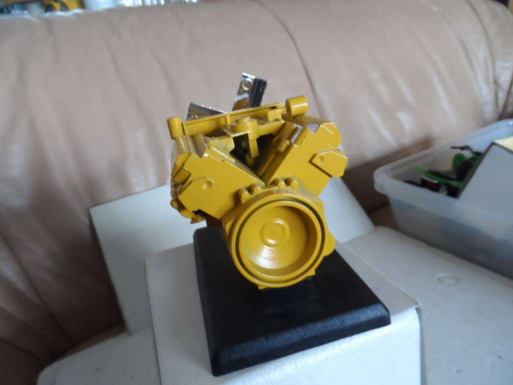 NZG 183 caterpillar engine 1/10 diecast model