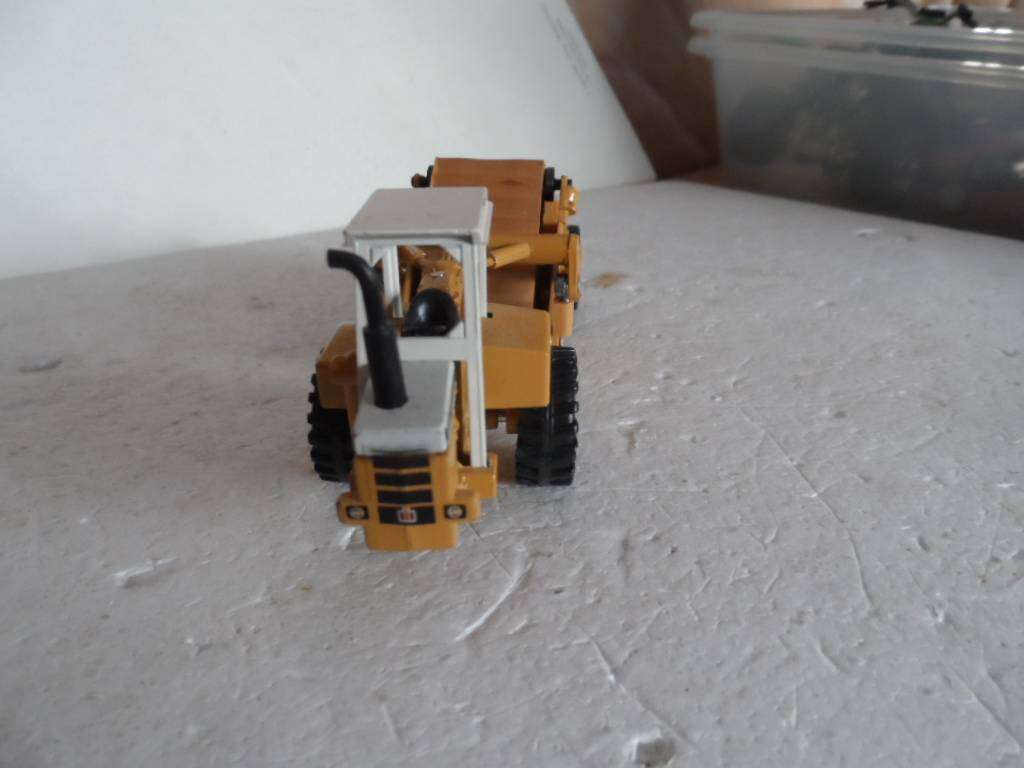 Ertl Mighty Movers 1/64 Scale Diecast International Scraper 412 B-  [m703]