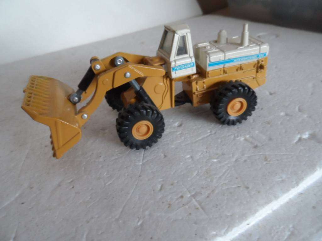 ERTL Mighty Movers International 560 Wheel Loader 1/64 Diecast-  [m703]