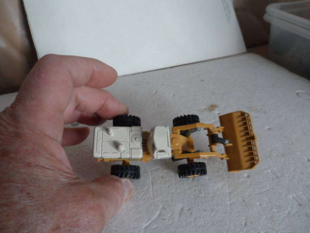 ERTL Mighty Movers International 560 Wheel Loader 1/64 Diecast-  [m703]