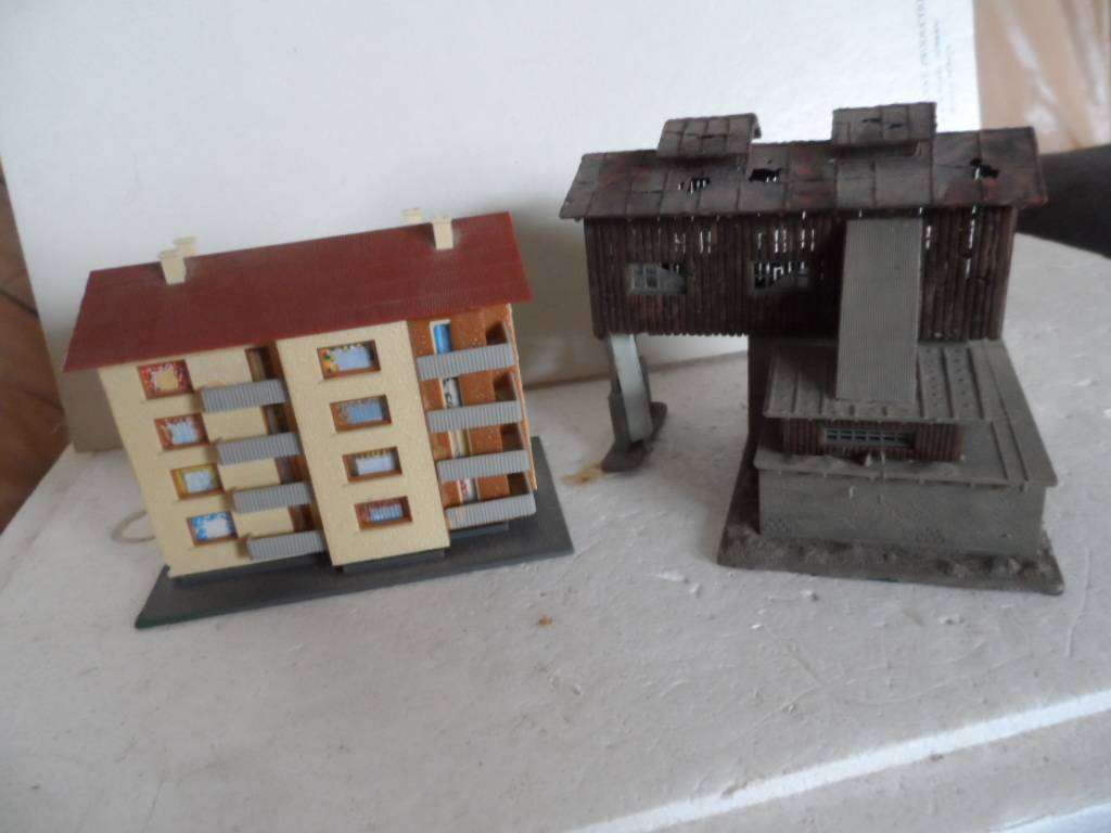 N SCALE APARTMENT AND ABANDONED MINE- ONE BID FOR BOTH