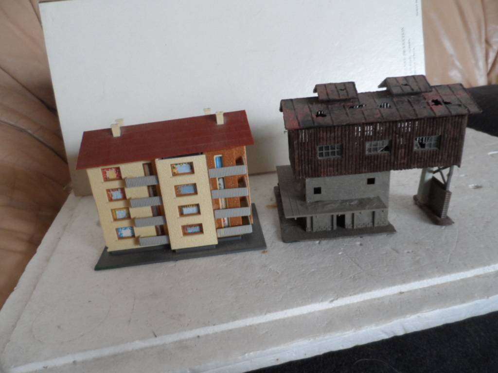 N SCALE APARTMENT AND ABANDONED MINE- ONE BID FOR BOTH