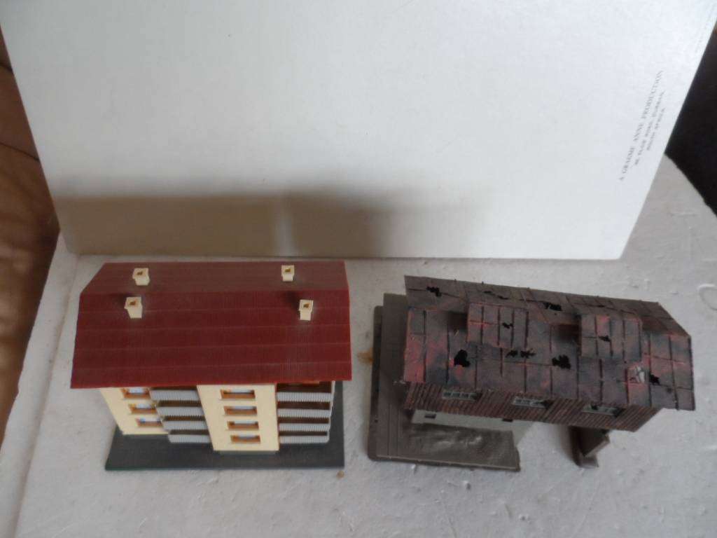 N SCALE APARTMENT AND ABANDONED MINE- ONE BID FOR BOTH