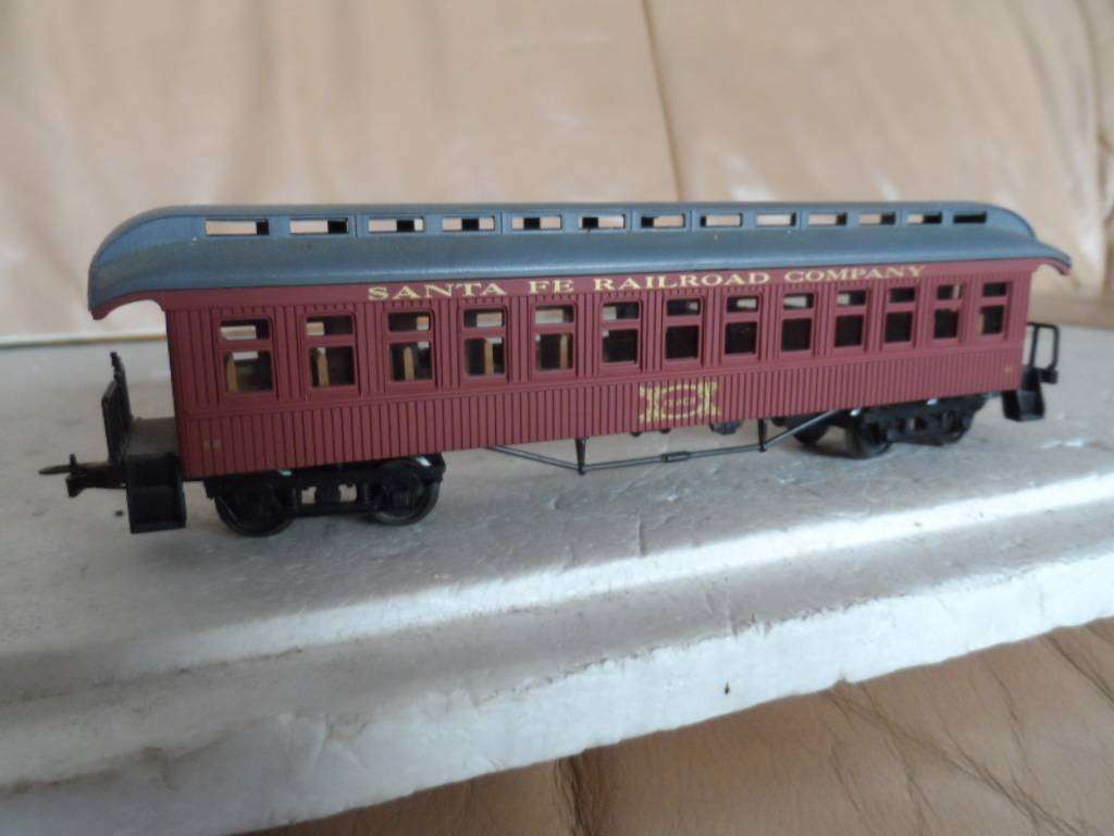 HO SANTA FE PASSENGER CAR-  [HO7]