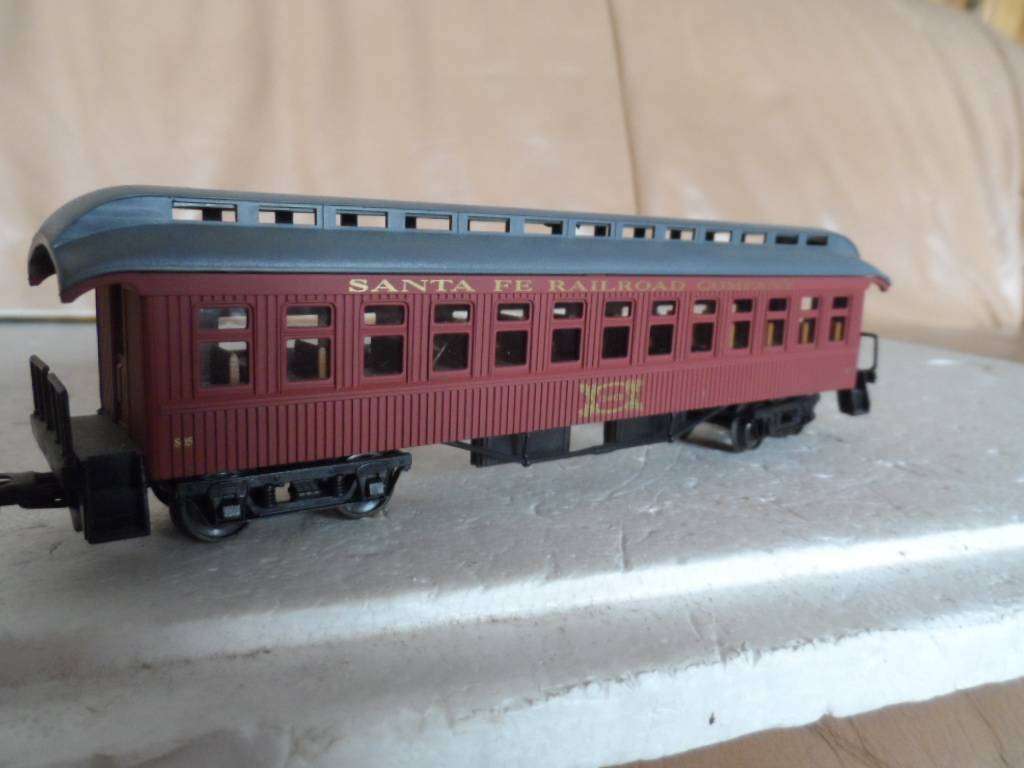 HO SANTA FE PASSENGER CAR-  [HO7]