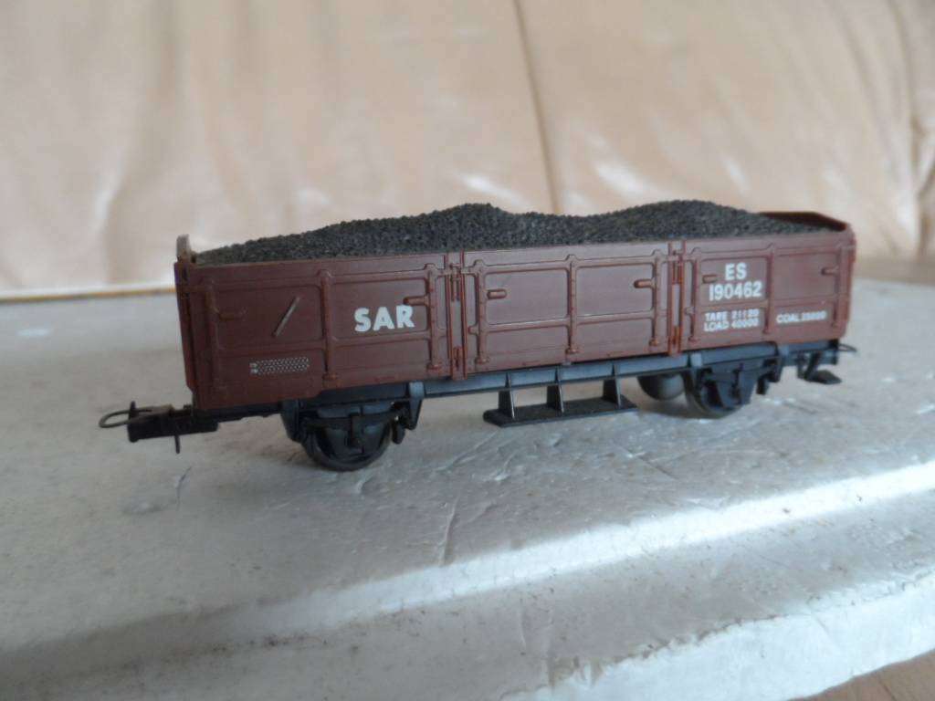 LIMA HO ES COAL  CAR WITH LOAD-  [HO7]