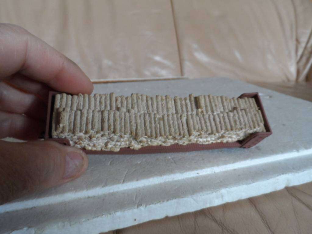 LIMA HIGHENDED FLAT WAGON WITH TIMBER LOADLOAD KADEE COUPLER  [HO6]