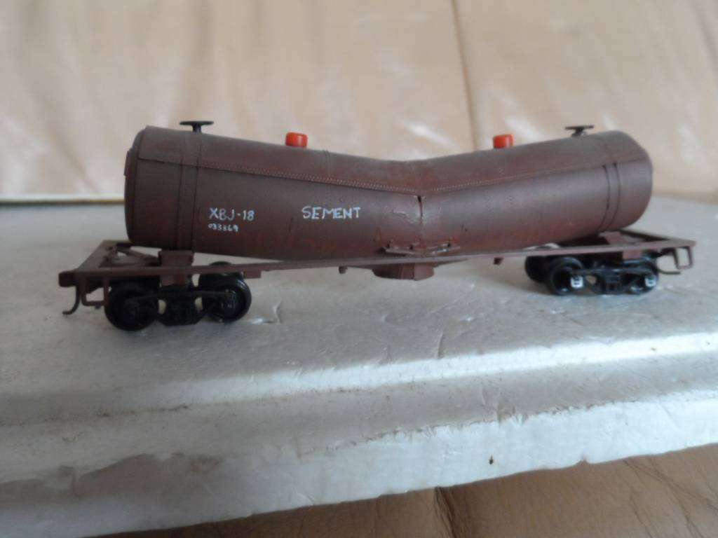 HO CEMENT CAR-KADEE COUPLERS  [HO7]
