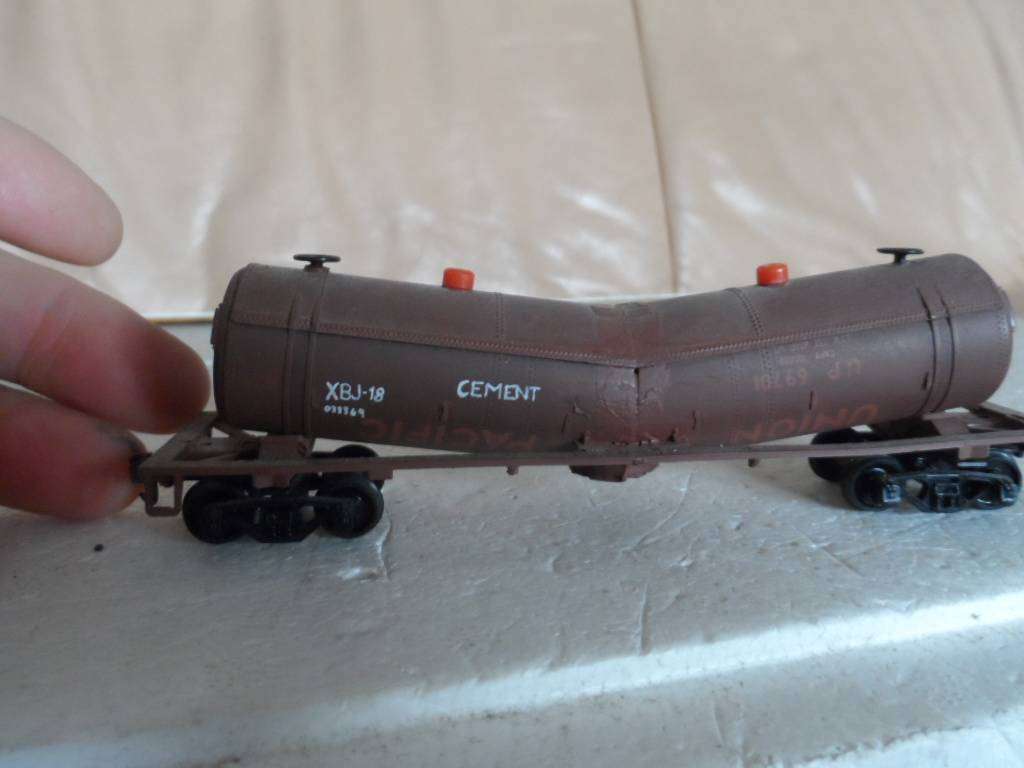 HO CEMENT CAR-KADEE COUPLERS  [HO7]