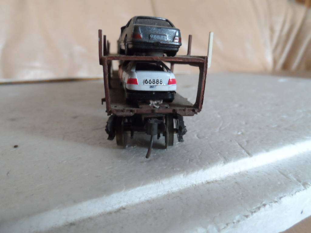 LIMA CAR TRANSPORT  WAGON WITH EIGHT CAR LOAD - KADEES [HO7]