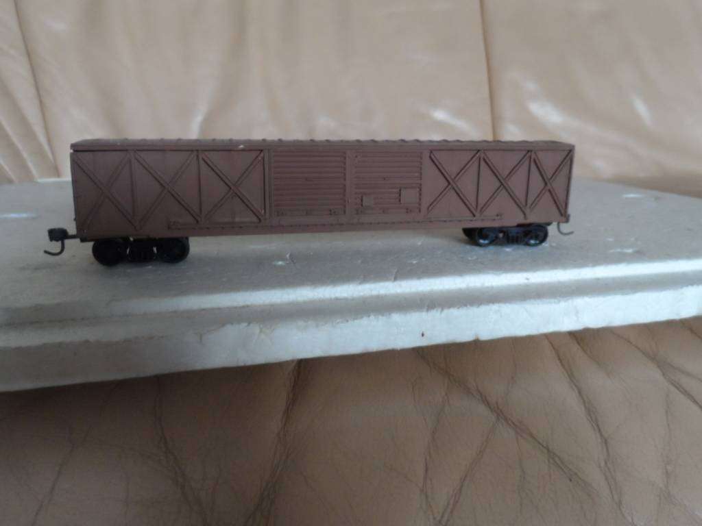 HO DOUBLE DOOR BOXCAR-KADEE COUPLERS  [HO7]