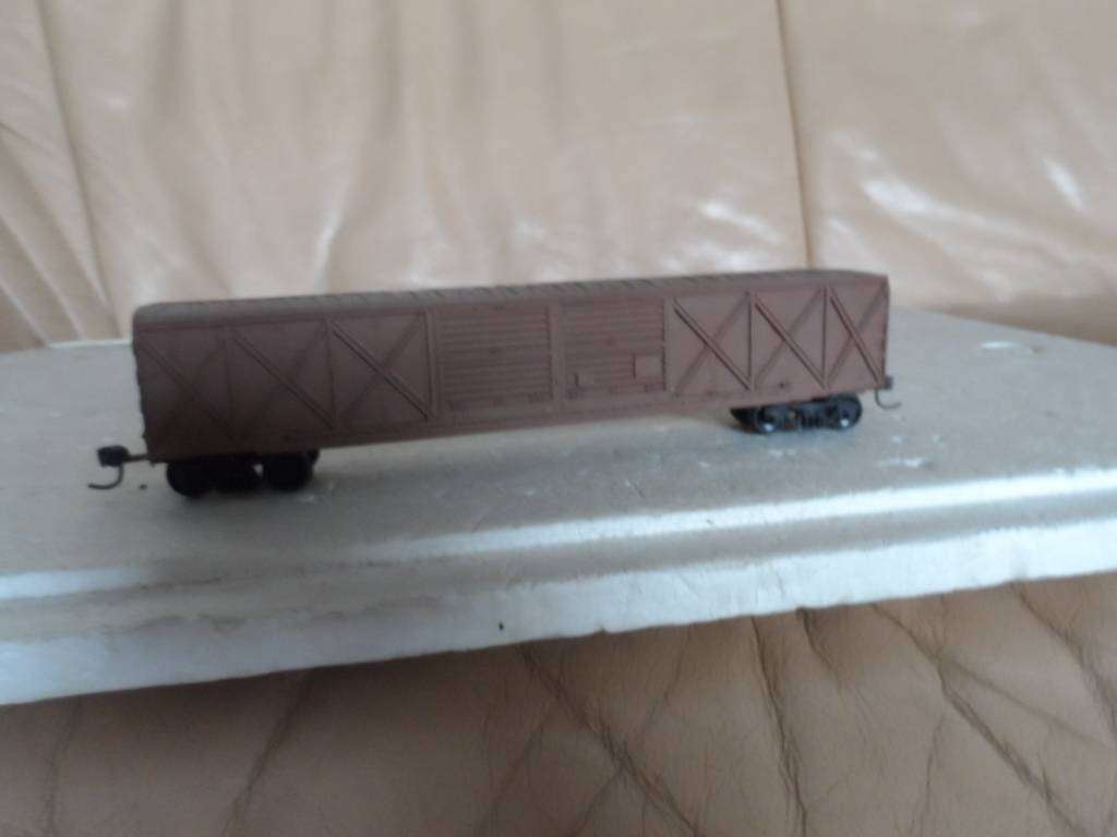 HO DOUBLE DOOR BOXCAR-KADEE COUPLERS  [HO7]