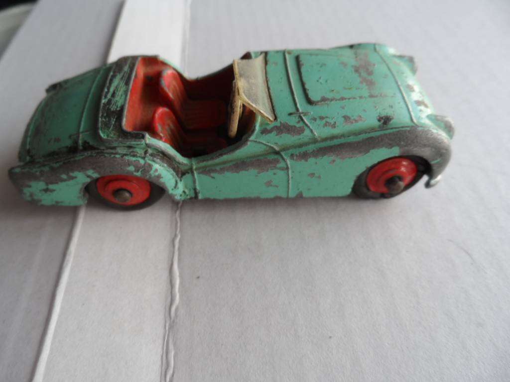 Vintage Dinky Toys 111  Triumph TR2. [D24]