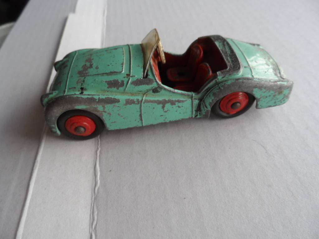Vintage Dinky Toys 111  Triumph TR2. [D24]