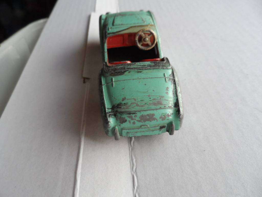 Vintage Dinky Toys 111  Triumph TR2. [D24]