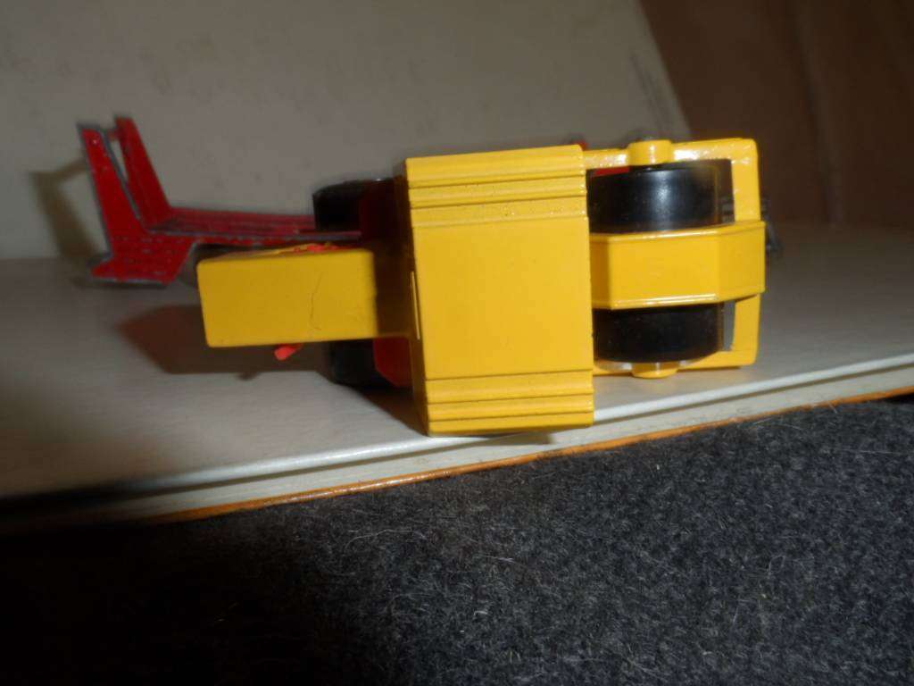 matchbox Bomag roller on yatming truck. one bid for both