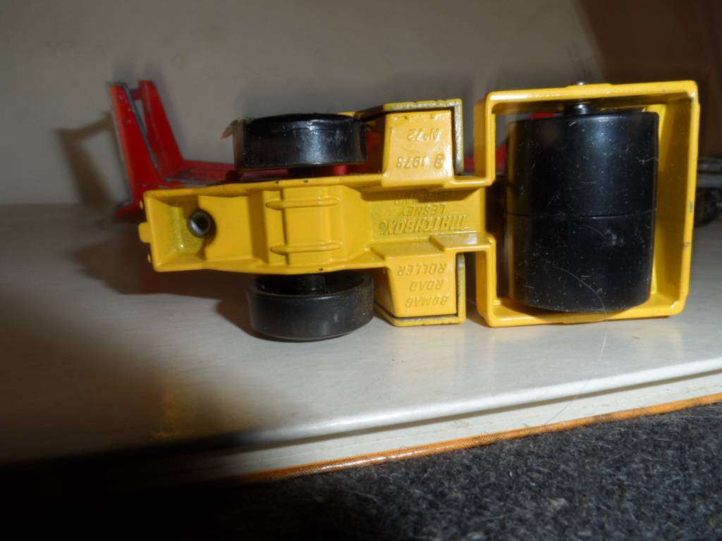 matchbox Bomag roller on yatming truck. one bid for both