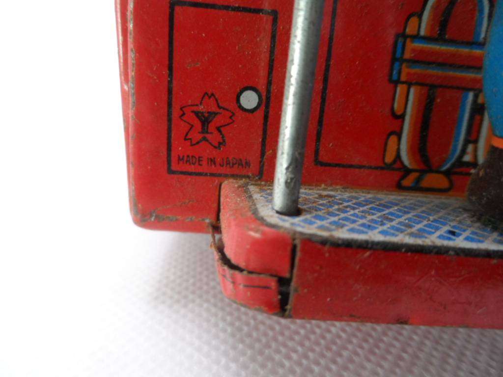 Vintage yonezawa friction fire engine JAPAN   32 cm long