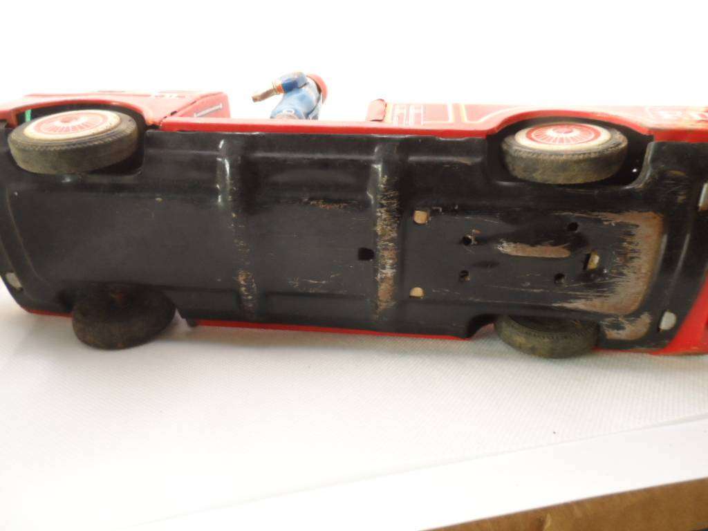 Vintage yonezawa friction fire engine JAPAN   32 cm long