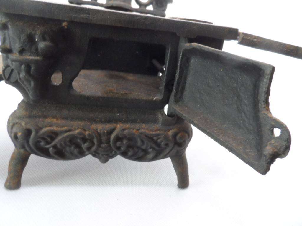vintage crescent cast iron stove- one bid for all  [d60s]