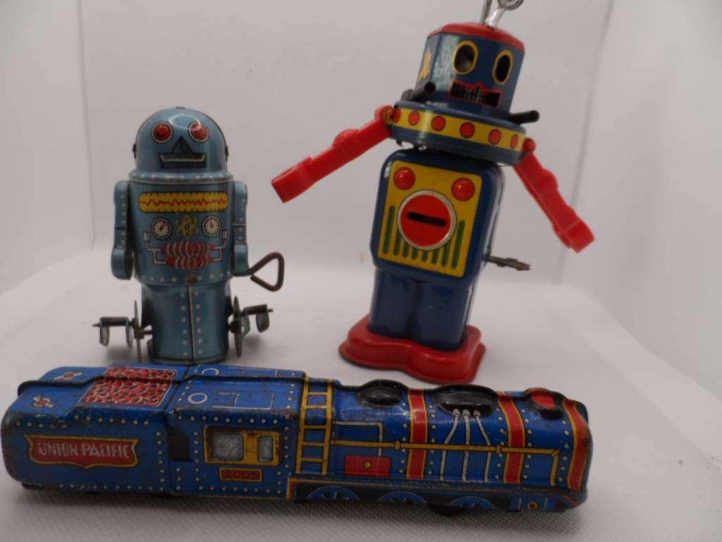2 vintage Japanese robot and tin Japan train - one bid for all  [d601]
