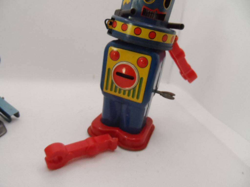 2 vintage Japanese robot and tin Japan train - one bid for all  [d601]
