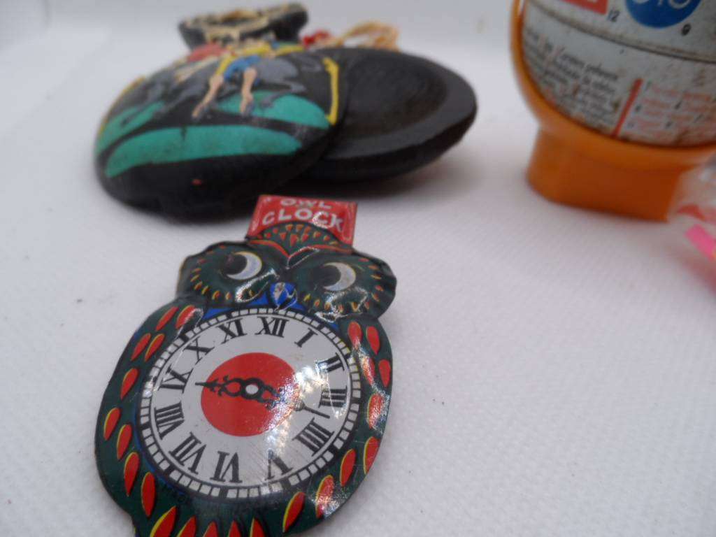 vintage traffic globe sharpener,2 castanetts, owl clicker, party novelty - one bid for all  [d601]