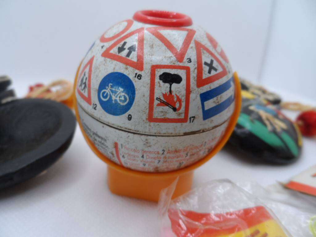 vintage traffic globe sharpener,2 castanetts, owl clicker, party novelty - one bid for all  [d601]