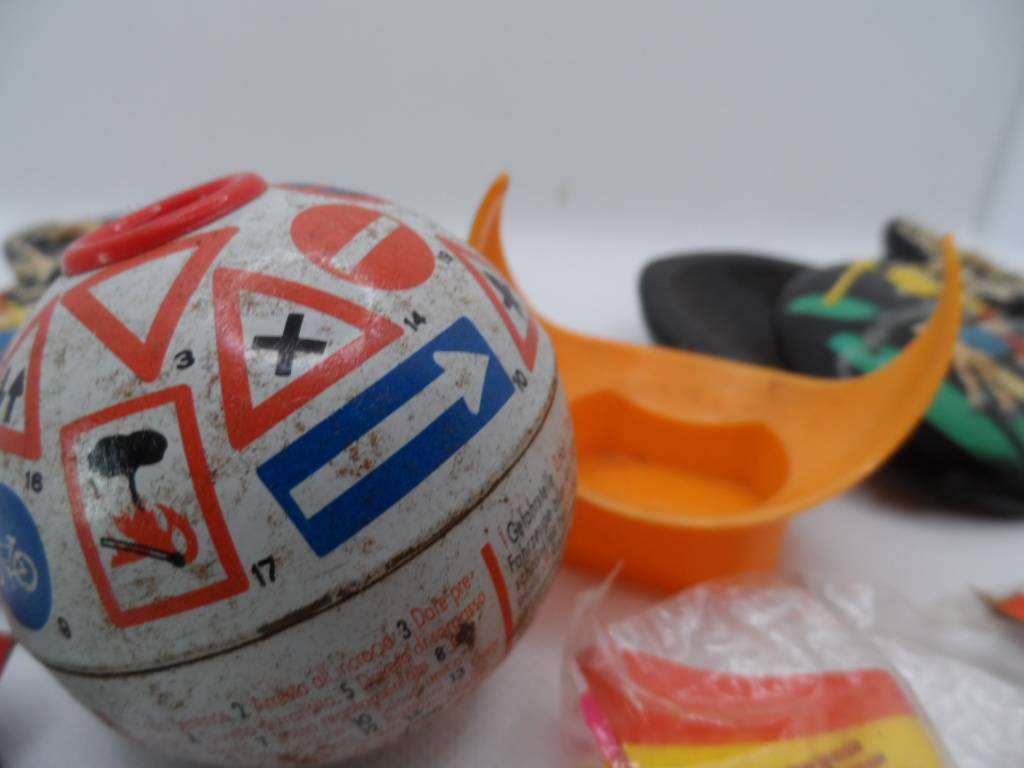 vintage traffic globe sharpener,2 castanetts, owl clicker, party novelty - one bid for all  [d601]