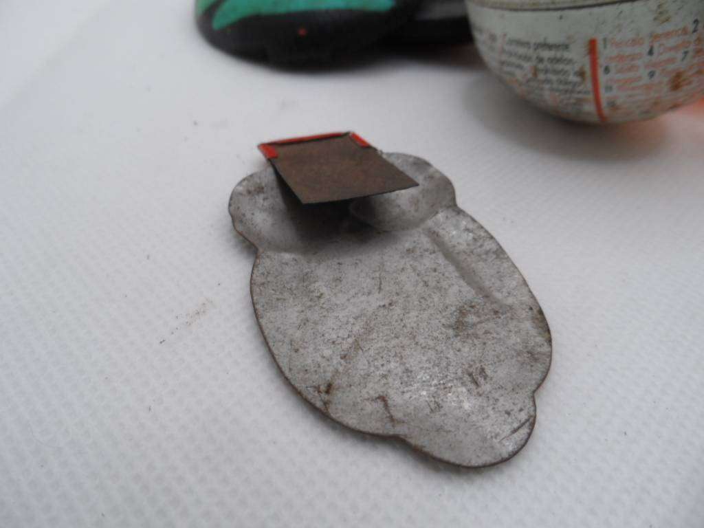 vintage traffic globe sharpener,2 castanetts, owl clicker, party novelty - one bid for all  [d601]