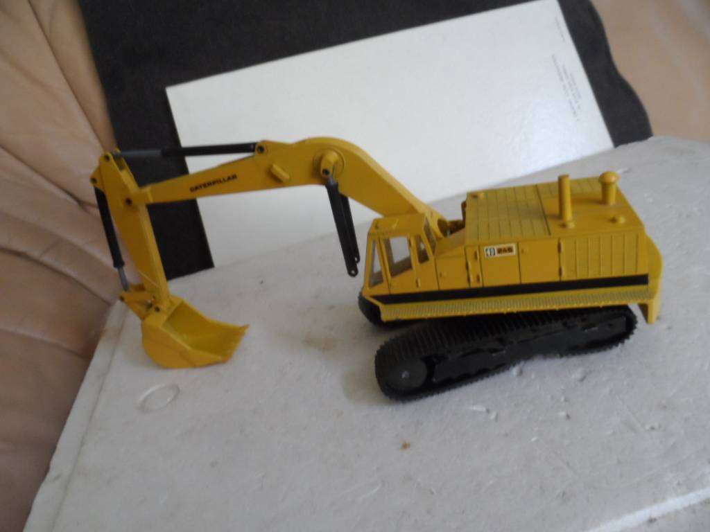 NZG  Caterpillar 245 Excavator - 1:50 Scale Diecast Model #160 Germany[m88]