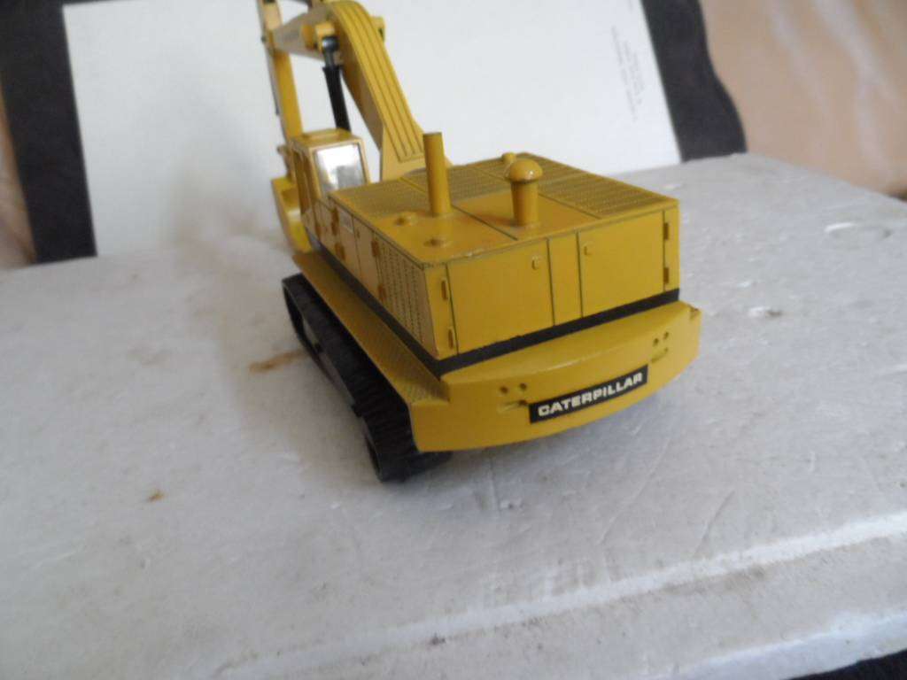 NZG  Caterpillar 245 Excavator - 1:50 Scale Diecast Model #160 Germany[m88]