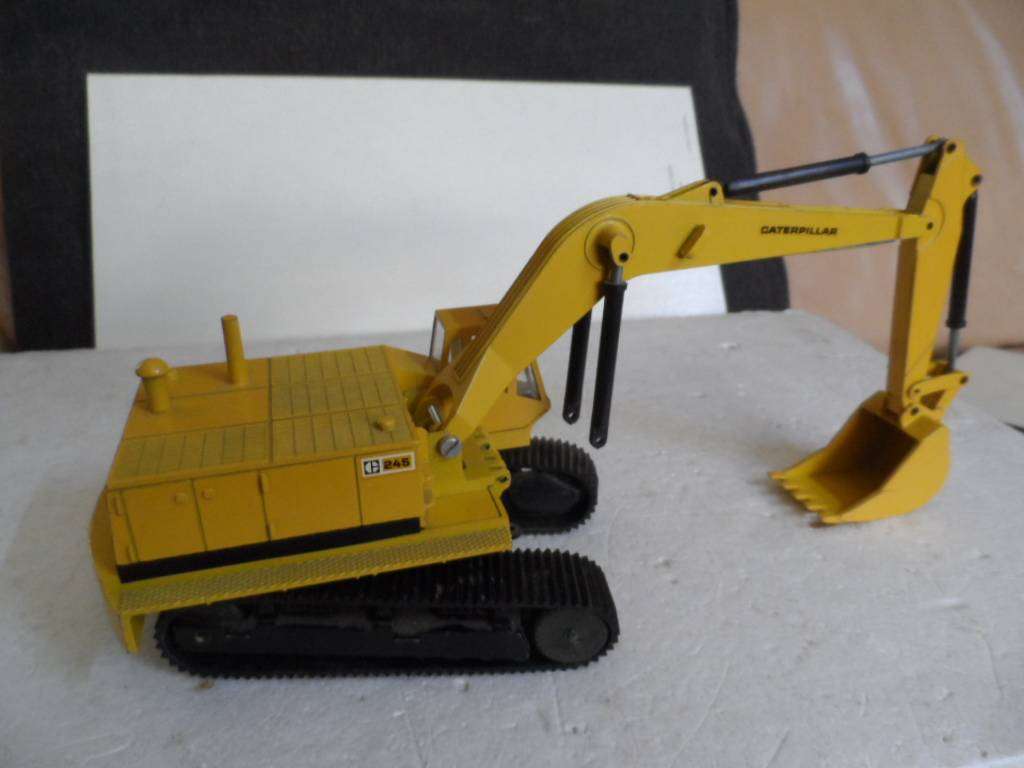 NZG  Caterpillar 245 Excavator - 1:50 Scale Diecast Model #160 Germany[m88]