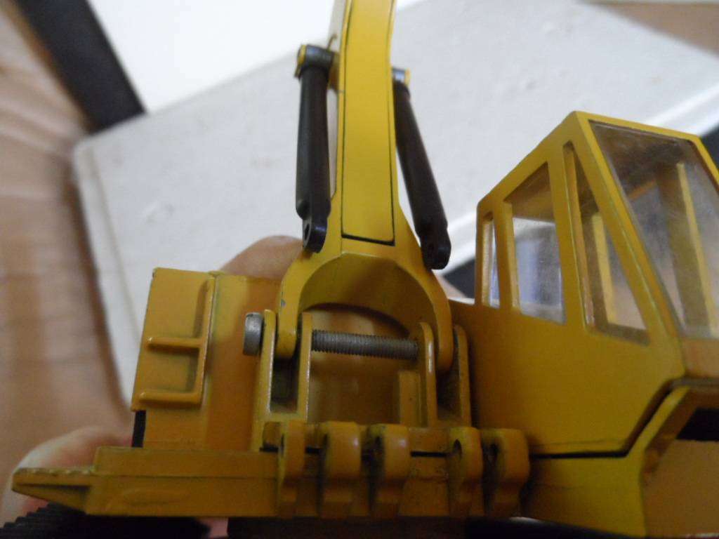NZG  Caterpillar 245 Excavator - 1:50 Scale Diecast Model #160 Germany[m88]